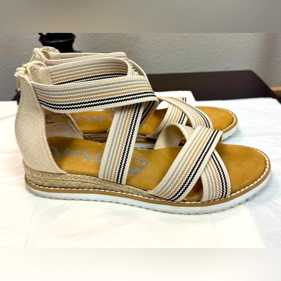 Very G striped cream color elastic strap cushioned sandals size 10 - Picture 5 of 9